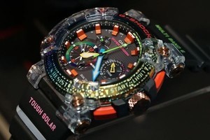 G-SHOCK FROGMANの新作、ボルネオ虹蛙をテーマにした異色の「カエル」