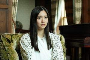 新川優愛「とてつもなくかわいそう」な役 『由利麟太郎』初回に登場