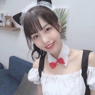 コスプレイヤーくるす欄が メイド風 黒猫コスプレでデコルテ披露 マイナビニュース