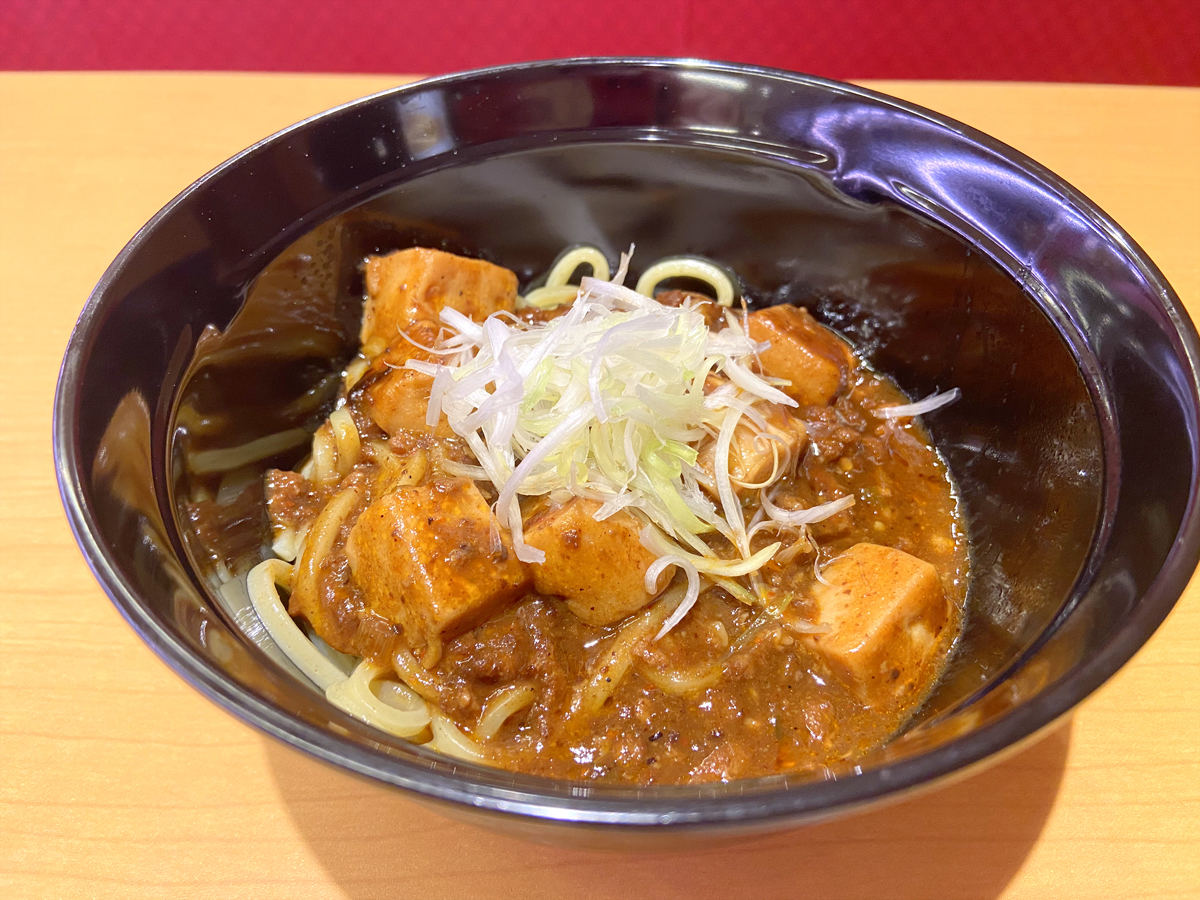 左から「鯵と香味野菜ピリ辛胡麻だれ」「匠の本格麻婆麺」「匠のグラタン仕立て海老にぎり」