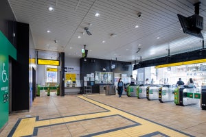JR東日本、新大久保駅の利便性向上 - 駅ビル2階にスタバがオープン