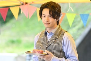 中村倫也、“大学生姿”衣装のこだわり　育ちの良さが伝わるスタイルに