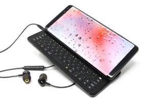 スライド式の物理QWERTYキーボードを備える5.99型Androidスマホ