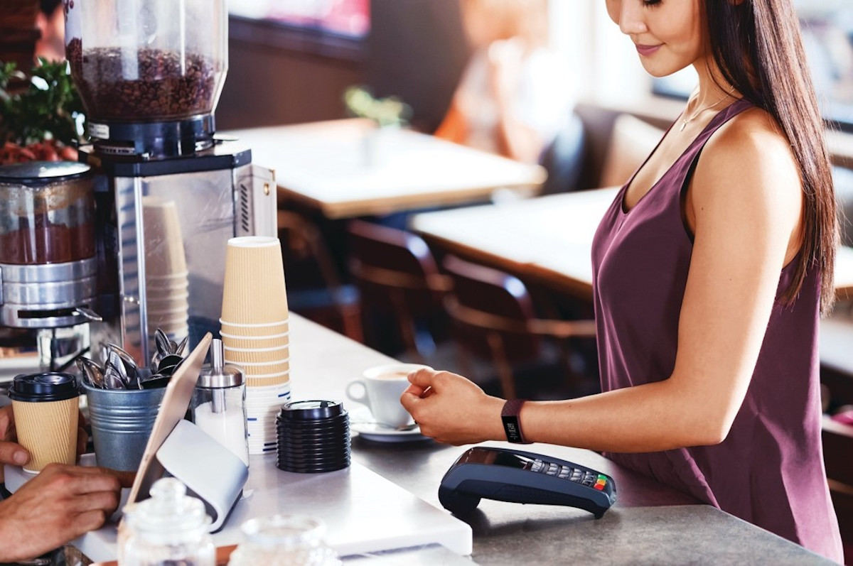 Fitbit Pay×Sony Bank WALLET、Visaタッチ決済対応店舗での支払いが可能に