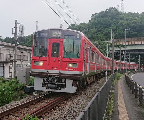 箱根登山電車運転再開記念 小田急線全線で 赤い1000形 特別運行 マイナビニュース