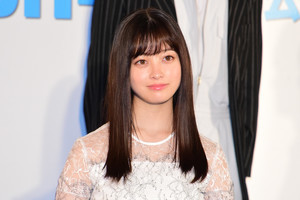 橋本環奈、清楚なシースルー衣装で魅了　高校時代の多忙エピソードに共演者驚き