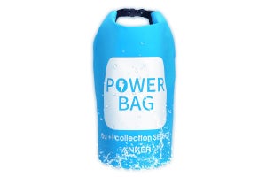 au、Ankerコラボの特別災害対策セット「Anker Power Bag」を発売