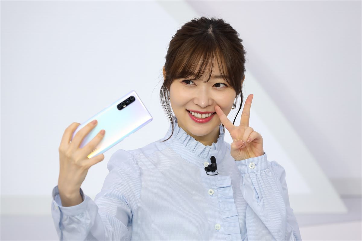 指原さんと木梨さんが新スマホ紹介！ 完全ワイヤレスやスマートウォッチも登場したOPPO発表会 | マイナビニュース