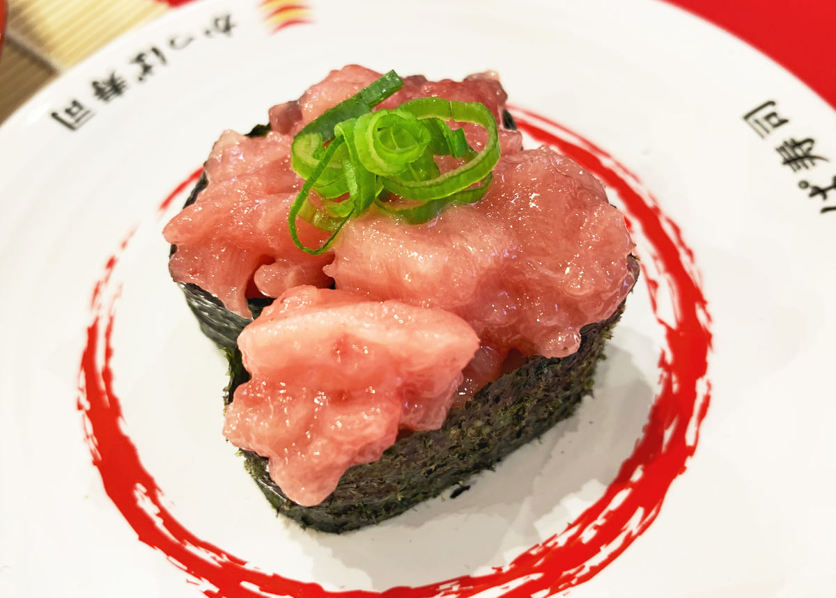 「本鮪のとろ軍艦」(税別180円)