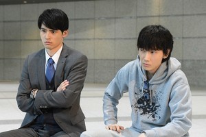 『MIU404』“伊吹”綾野剛×“九重”岡田健史、1日限定でバディ結成