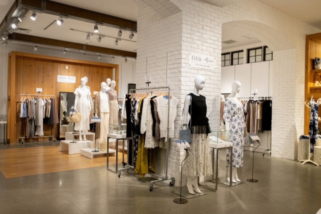 ファッションec Fifth が初のリアル店舗 コロナに対応 非接触型のショールーミングストアに Tech