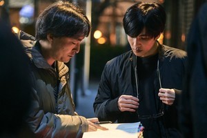 岡田将生＆志尊淳が表現する魂の触れ合い、平手友梨奈の集中力…『さんかく窓』撮影レポート