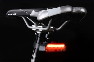 手元で操作できる自転車用の外付けウインカー　USB充電に対応　