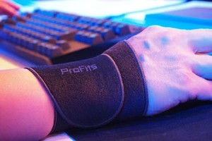 エレキバンのピップ、「プロ・フィッツ」ブランドでeスポーツ向け手首サポーターを発売