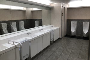 JR西日本、三ノ宮駅西口男性トイレをリニューアル - BGMにジャズ