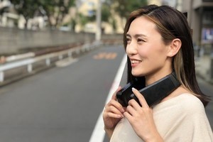 2つのファン＋気化熱で冷やす首かけタイプのネッククーラー