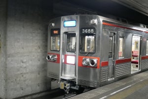 京成電鉄3600形リバイバルカラー車が成田スカイアクセス線を走行