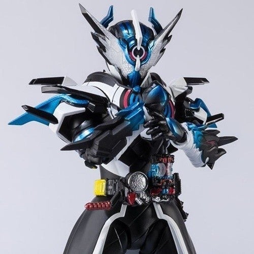 『仮面ライダービルド』続編より仮面ライダークローズエボルが