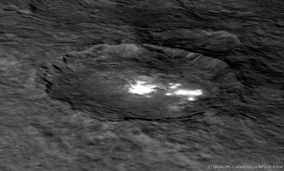 準惑星ケレスの地下に巨大な海が存在か 探査機 ドーン の観測で判明 マイナビニュース