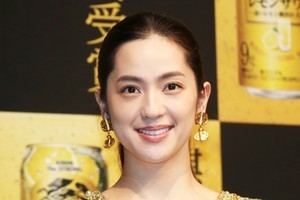 中村アン、ゴールド衣装で輝き放つ　内村光良「ローマ帝国を彷彿と…」