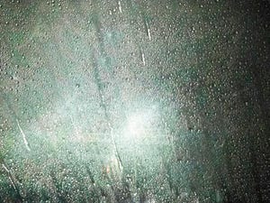「暴風雨の前に対策を」警視庁おすすめの“窓ガラス飛散防止法”がツイッターで注目
