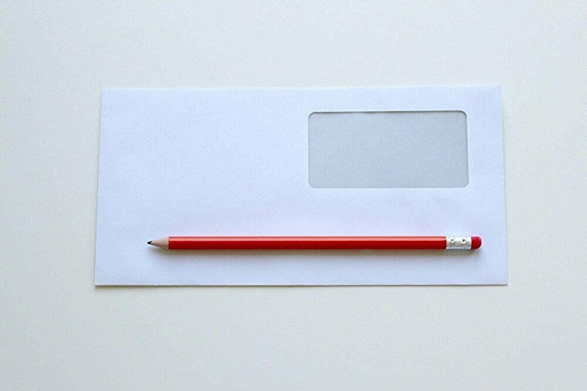 返信用封筒の書き方とは 宛名や切手の貼り方 折り方などのマナーを紹介 1 マイナビニュース