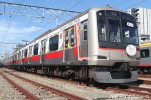 東急東横線「SDGsトレイン『美しい時代へ号』」ラッピング列車公開