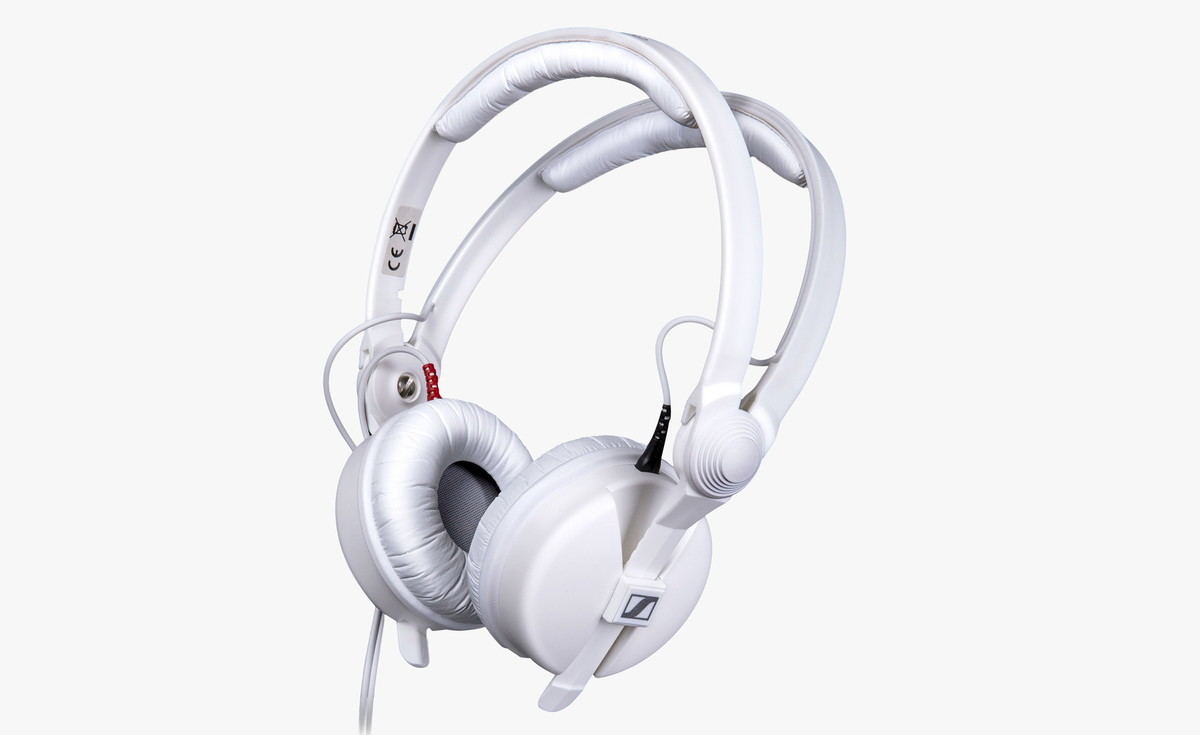 ゼンハイザー、真っ白な数量限定ヘッドホン「HD 25 White」