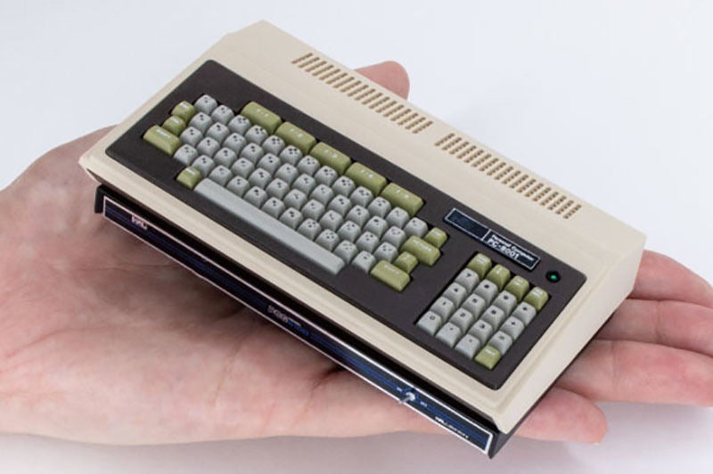 全ての 伝説の名機の動くミニチュア版「パソコンミニ PC-8001」に