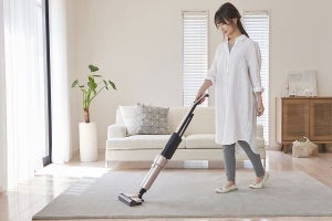 アイリスオーヤマ、静電モップ付きで家具の掃除がはかどる掃除機