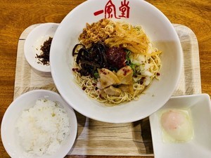 一風堂の限定販売「とんこつまぜそば」をグルっと混ぜてズズっと食べてきた