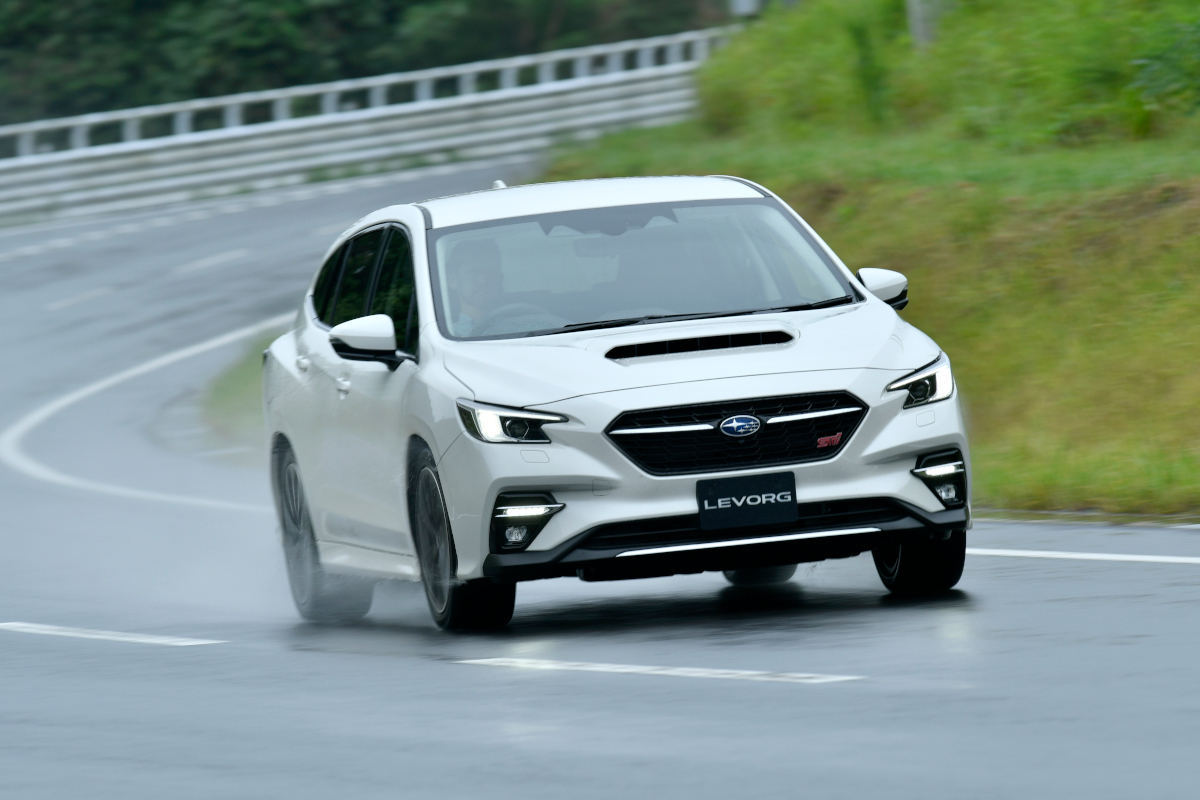 スバルの新型「レヴォーグ」