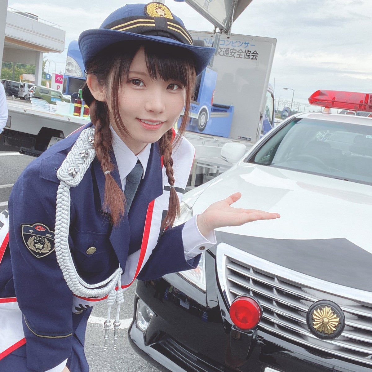 コスプレイヤーえなこが千葉県成田警察署の一日警察署長のオフショット公開 教えていただいた護身術も忘れないように マピオンニュース