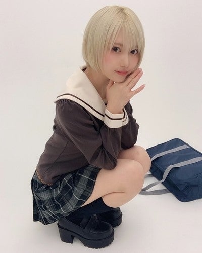 コスプレイヤー篠崎こころが制服姿を披露 あたし苦いチョコ甘くする方法知ってるよ マイナビニュース