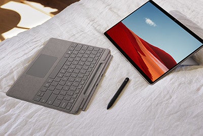 Surface Pro X」強化、上位構成に第2世代SoC「SQ 2」、プラチナと2色