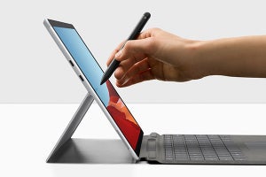 「Surface Pro X」強化、上位構成に第2世代SoC「SQ 2」、プラチナと2色展開