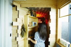 店の奥には「秘密の扉」が……コーヒースタンドに隠された謎を解くと案内される"妖しいオトナ空間"が気になると話題沸騰中