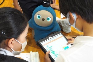 小学校でLOVOTを活用したプログラミング授業、児童たちの反応は？