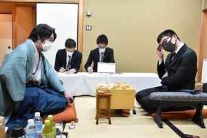 諦めなければ何かが起きる！？　久保利明九段が根性の粘りで永瀬拓矢王座に逆転勝利