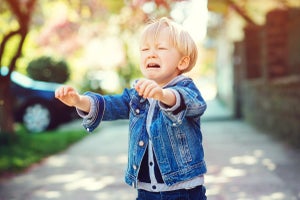 魔のイヤイヤ期に癇癪を起こす理由は…保健師の回答が話題 - 「2歳児の自己肯定感ハンパない」「霊長類最強女子には誰も敵わない」と納得の声