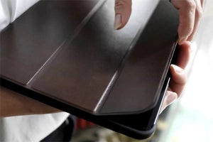 アシカン、ホーウィン製の高級レザーを使用するiPad Pro用ケース