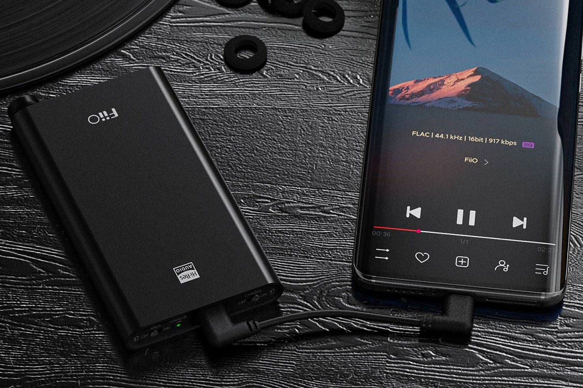 Fiio 2 5 4 4mmバランス対応のdac搭載ポタアン Q3 Thx Aaa回路採用 マイナビニュース