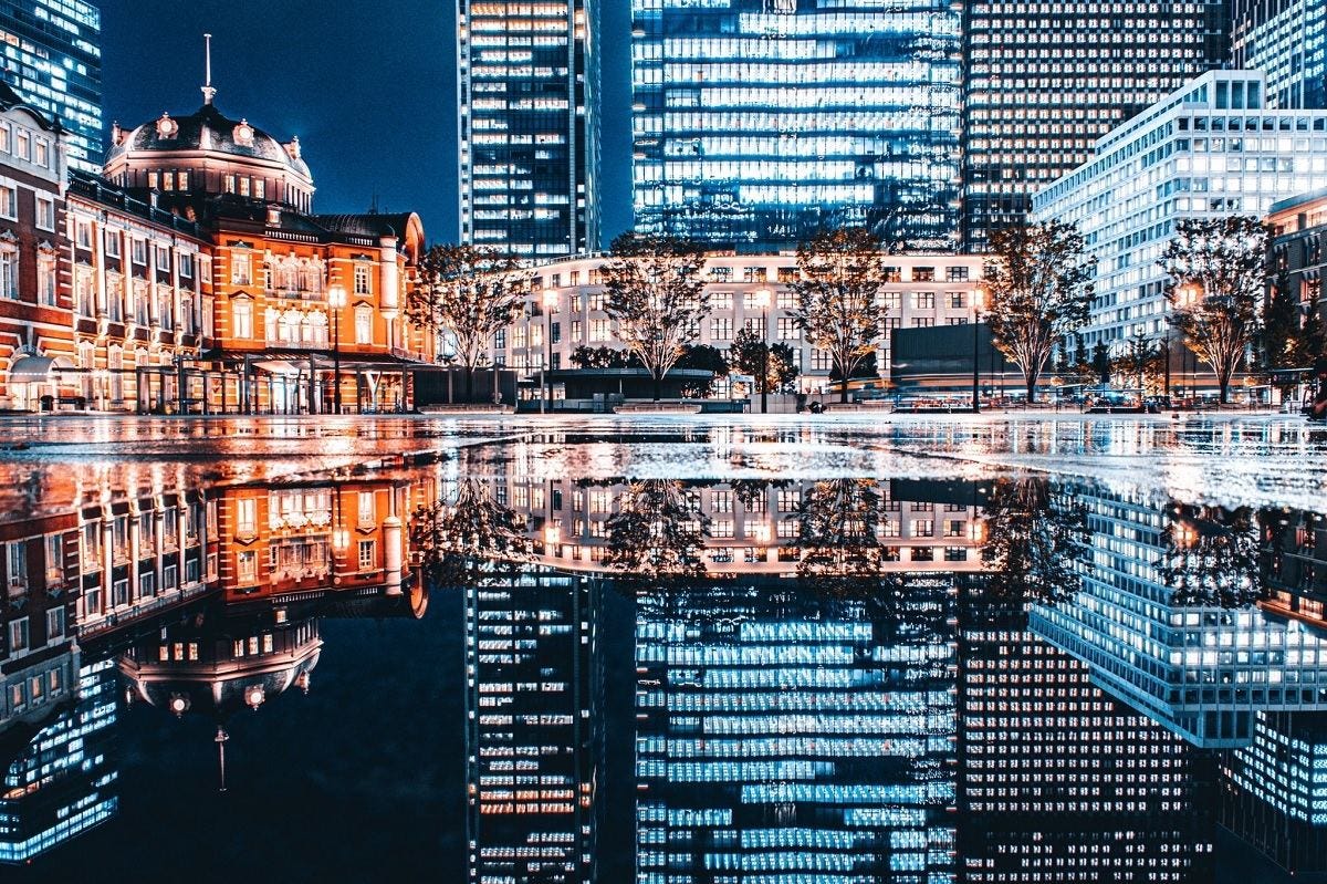 なにこれ 雨の日に撮影した東京駅の夜景に感動の嵐 めちゃくちゃ綺麗 幻想的 と大反響 マイナビニュース