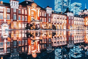 【なにこれ】雨の日に撮影した東京駅の夜景に感動の嵐 -「めちゃくちゃ綺麗」「幻想的」と大反響