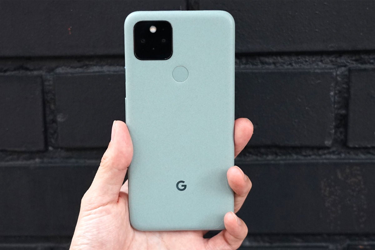 Pixel 5」24時間レビュー！ 新境地のグーグル製5Gスマホ、カギは「軽さ