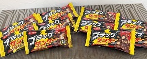 イナズマ級の美味さ26年！新旧「ブラックサンダー」を食べ比べてみた