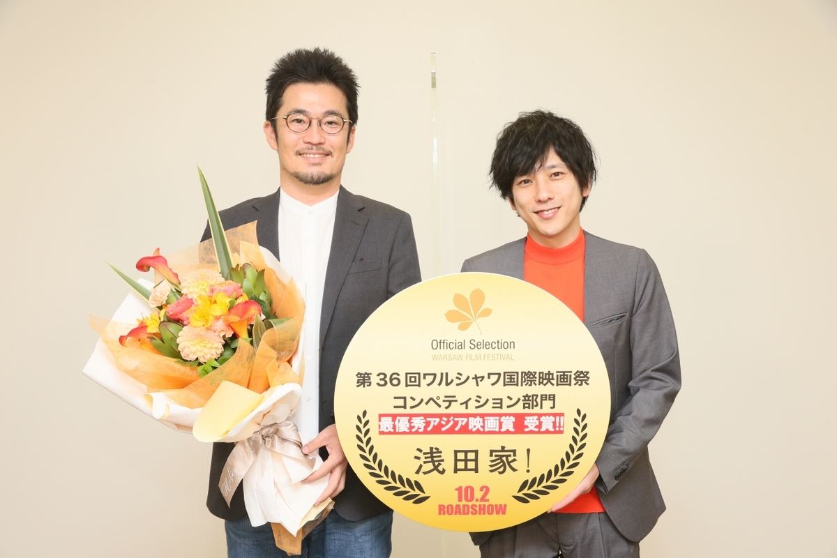 左から中野量太監督、二宮和也