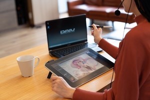 マウス、イラスト向けPCにWacom OneとクリスタPROが付属するセットモデル