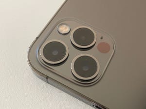 iPhone 12 Proのリアカメラにあるシミのような部分は何ですか? - いまさら聞けないiPhoneのなぜ