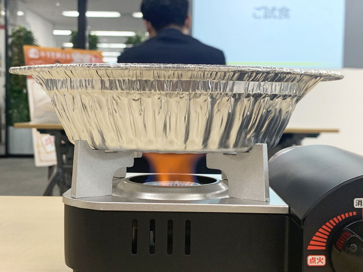 会議室にガスコンロ、本社でテイクアウト容器など違和感が半端じゃなかった